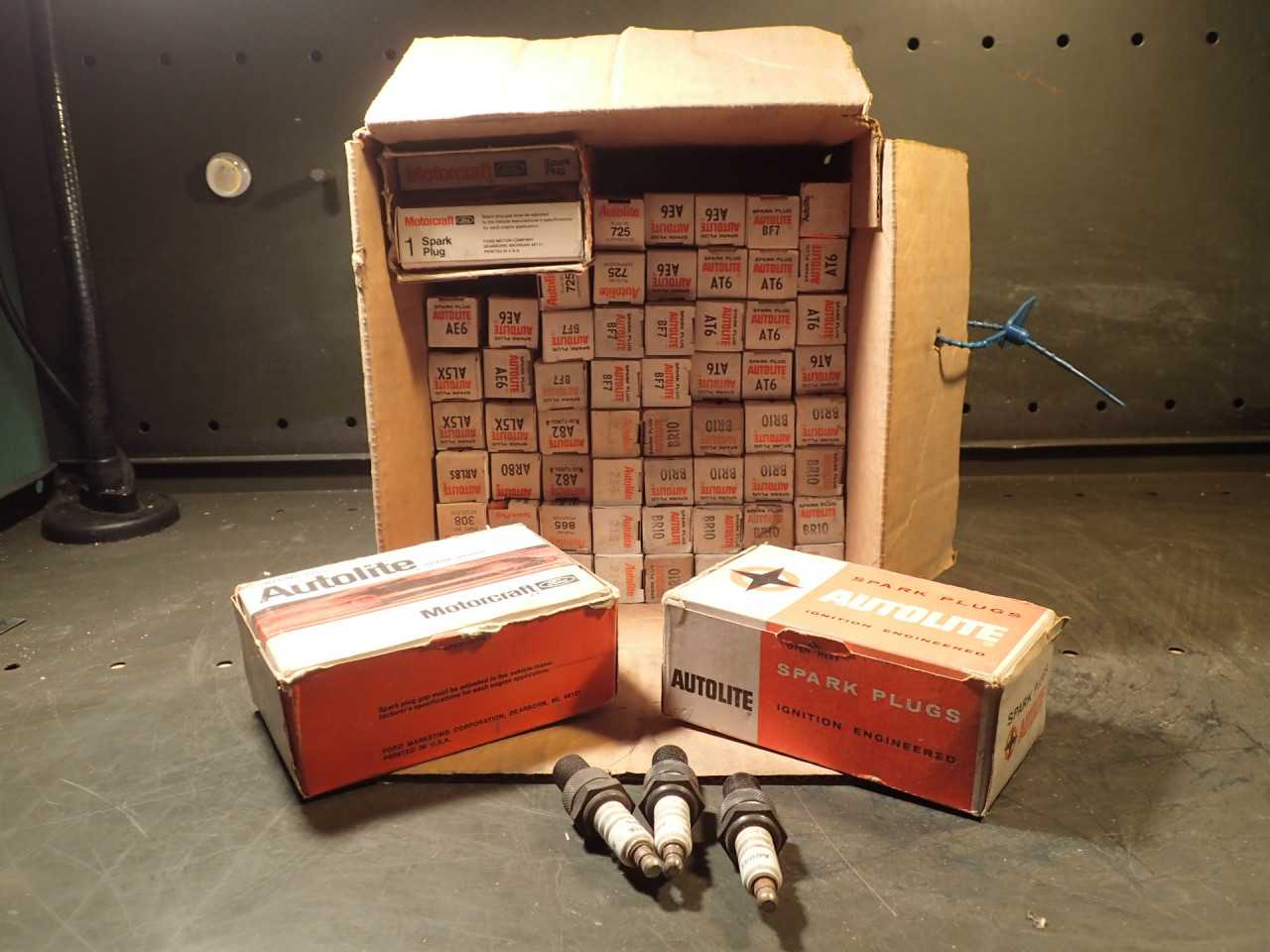 91 Piece Lot of Motorcraft Autolite Spark Plugs: NOS New Old Stock! Unused Spare - INDUSTRIAL PARTS