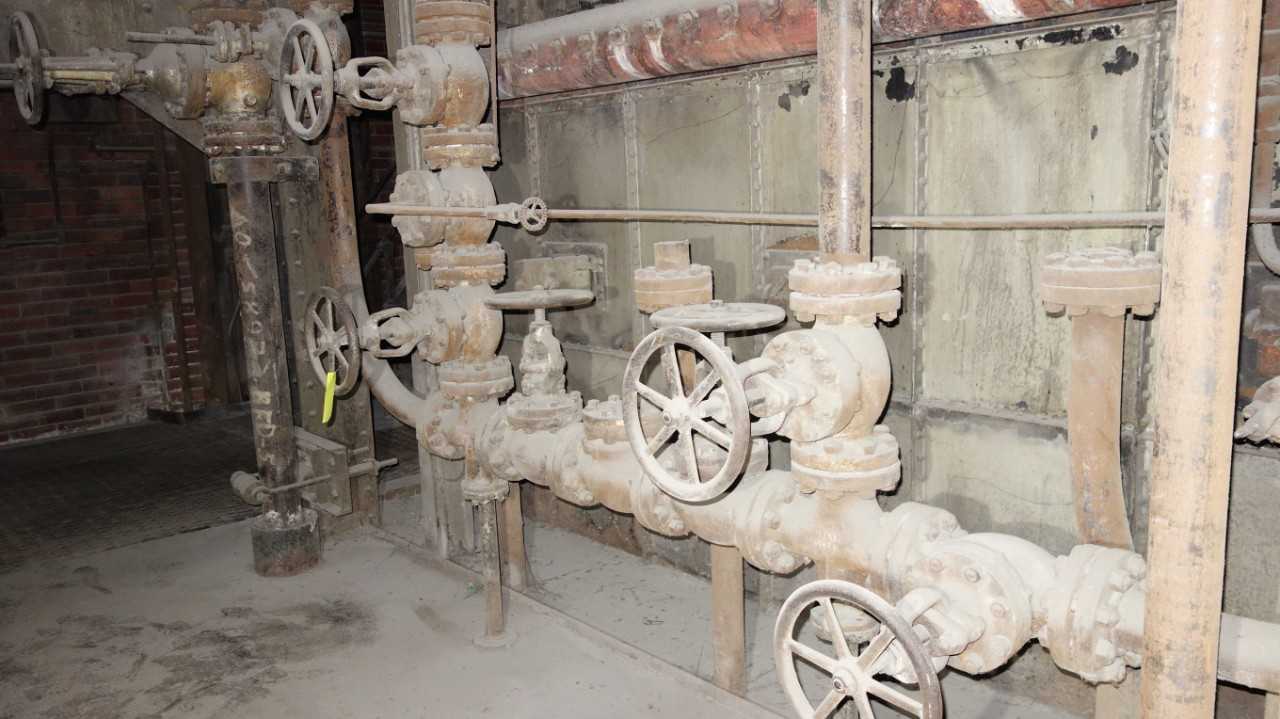 LOT OF 18 ASSORTED CRANE STEEL VALVE, 4 IN GATE VALVE, 4 IN CHECK VALVE, 6 IN GATE VALVE - VALVES