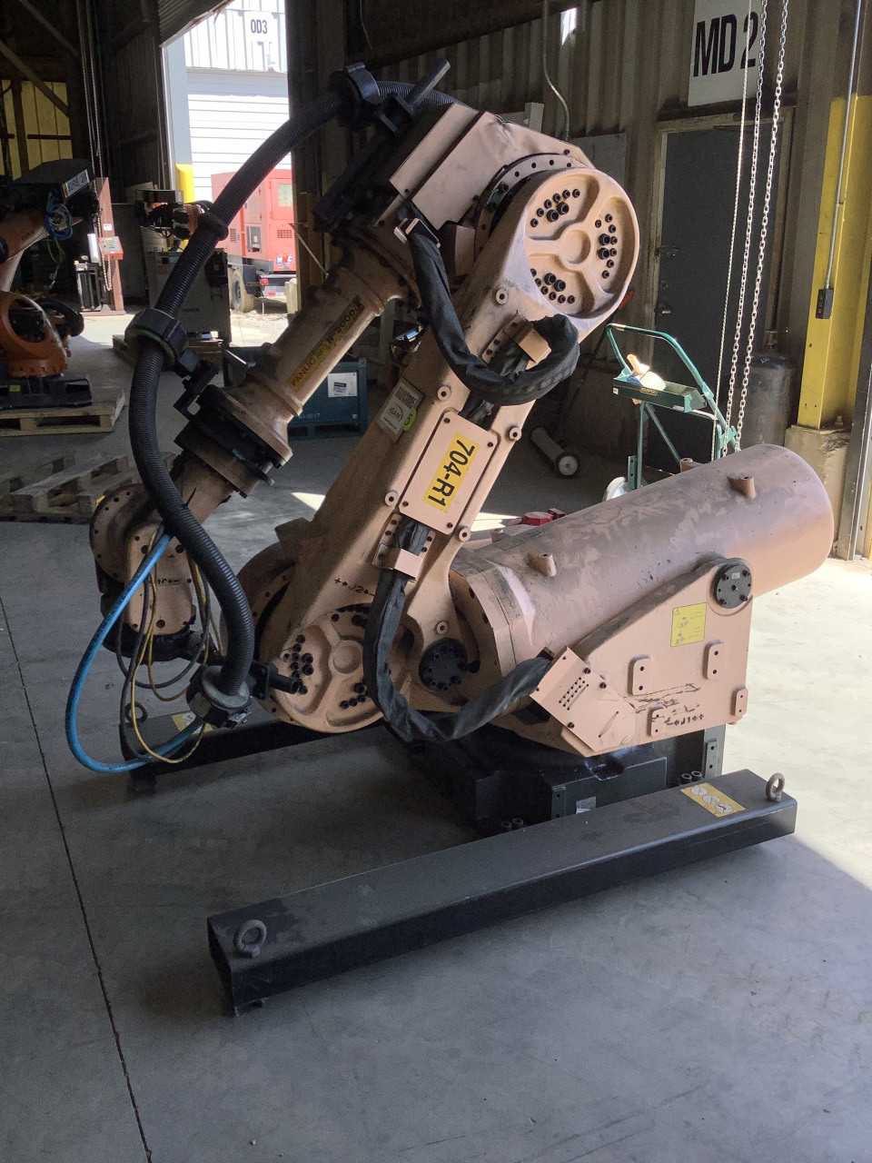 Lot of 1 Fanuc Arcmcate R2000IA-210F (No guarantee Operational) - INDUSTRIAL ROBOTS