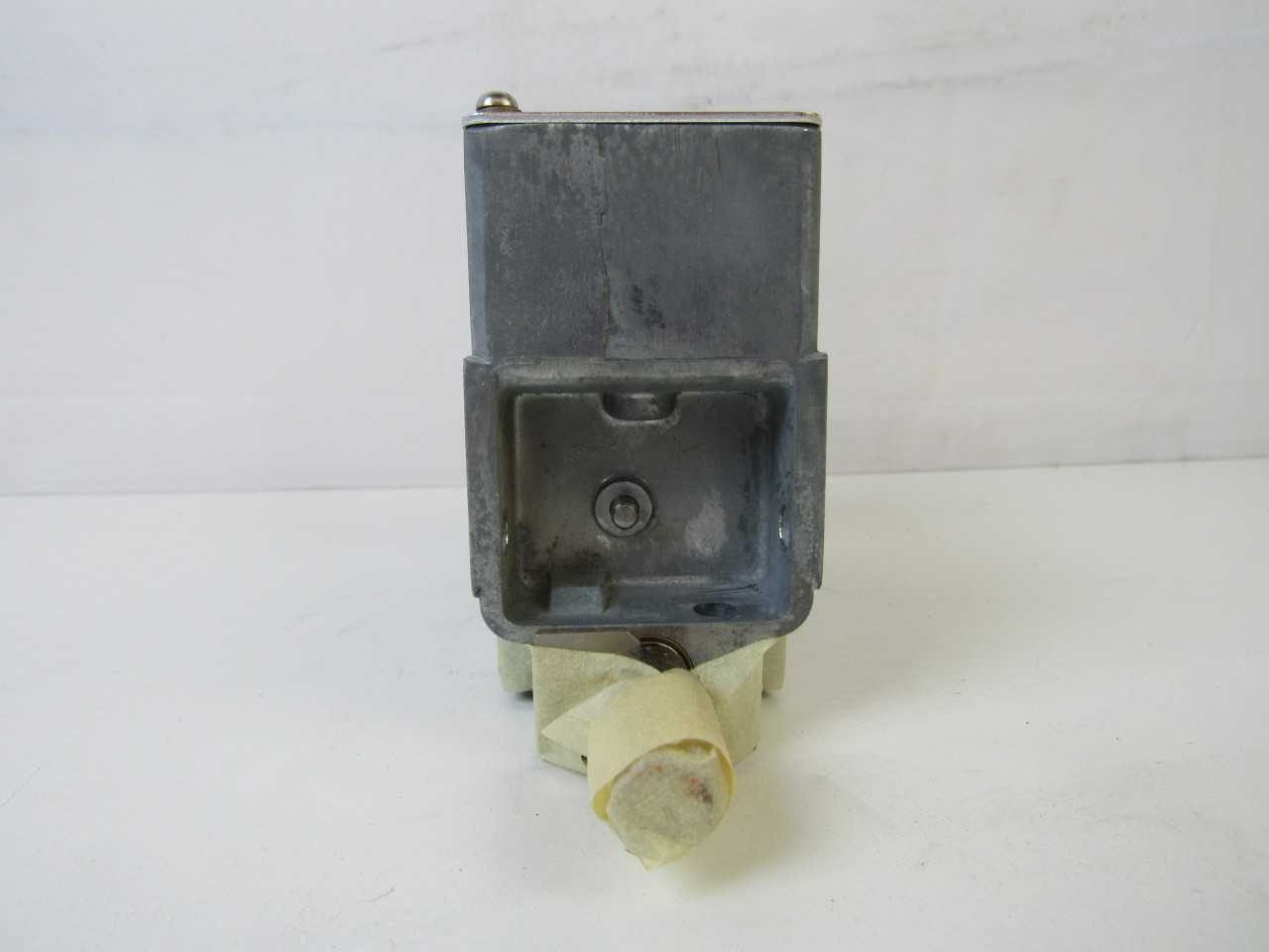 Quantity of 10x 10316H50 Switches - ELECTRICAL COMPONENTS