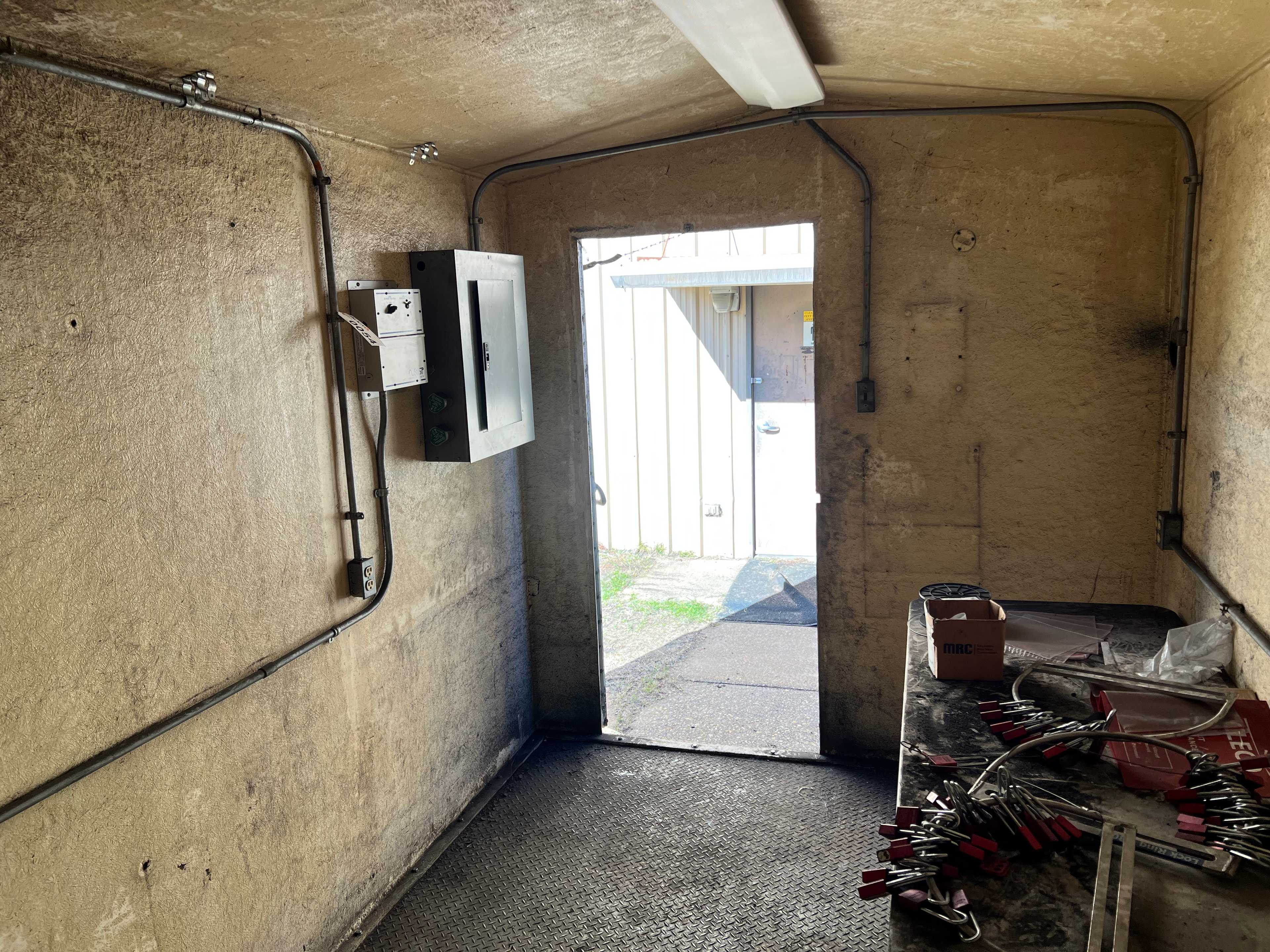 OUTDOOR SHED - SWITCHGEAR