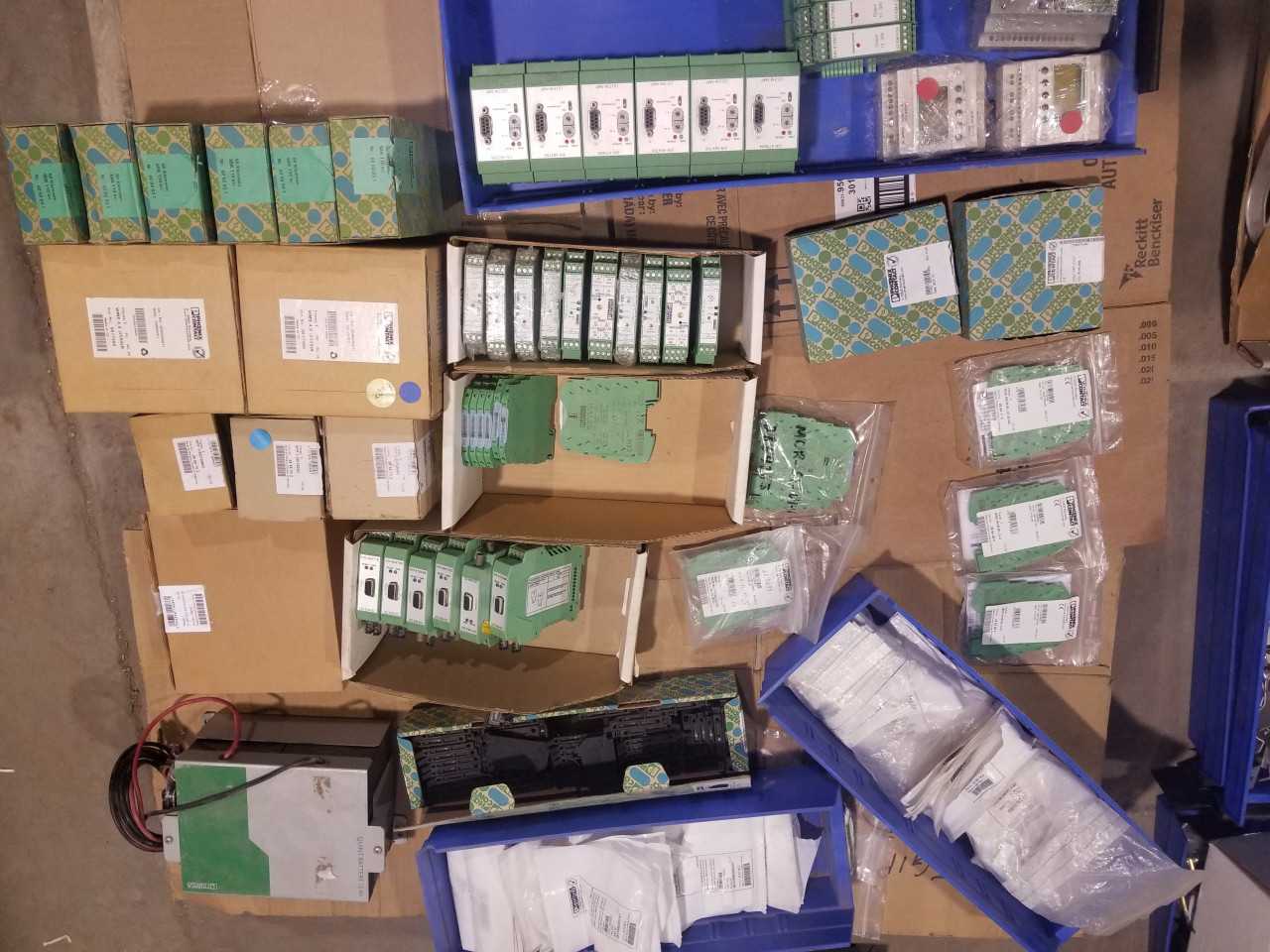 ASSORTMENT OF PHOENIX PLC PARTS - ELECTRICAL COMPONENTS