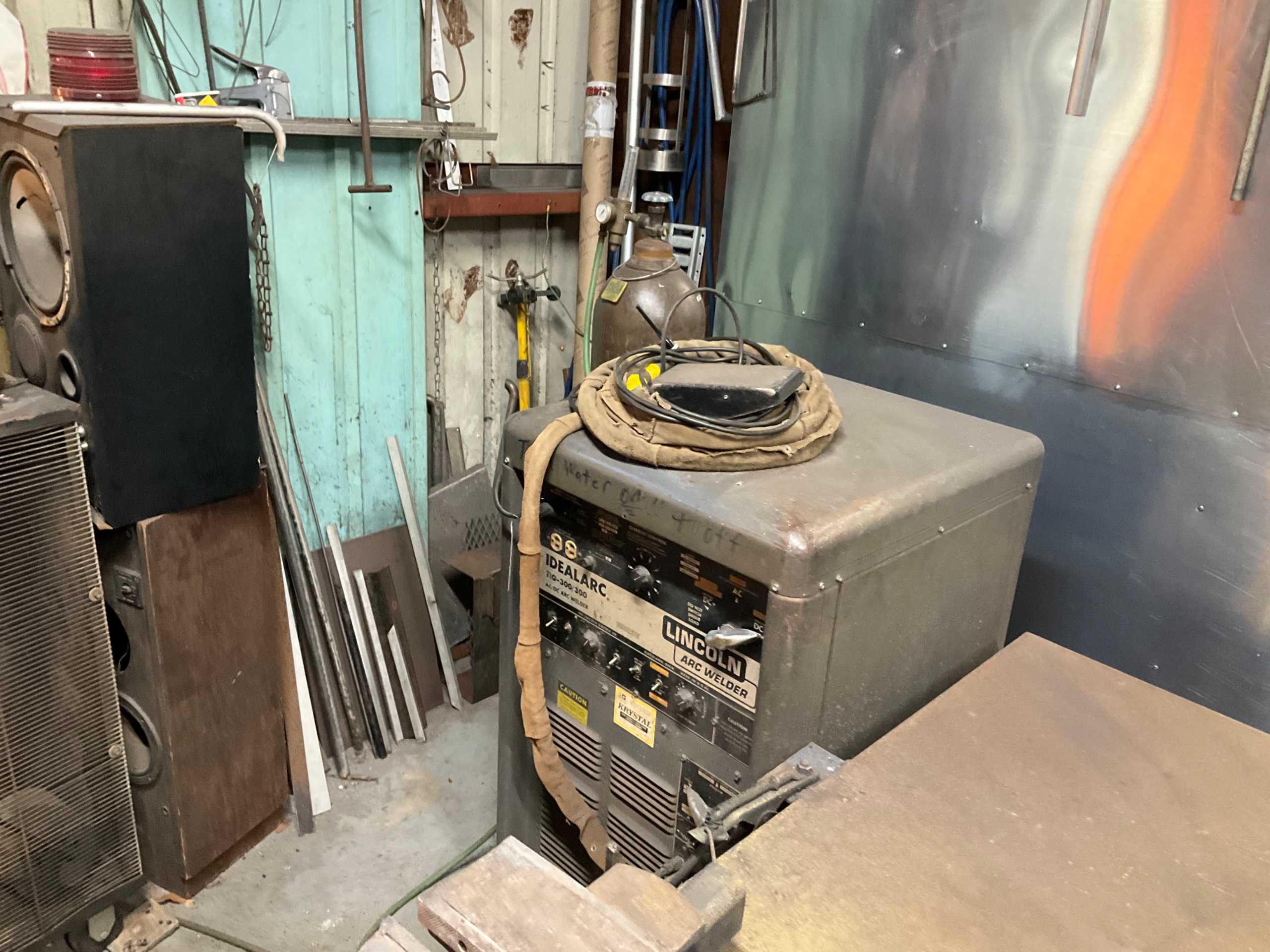 LINCOLN IDEALARC TIG 300/300 ARC WELDER