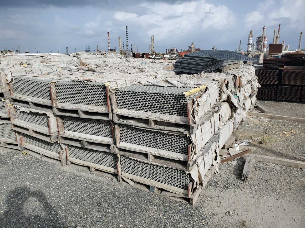 9 BUNDLES OF DURAGRID FIBERGLASS GRATING 20FT X 3FT (15 GRATINGS PER BUNDLE) -