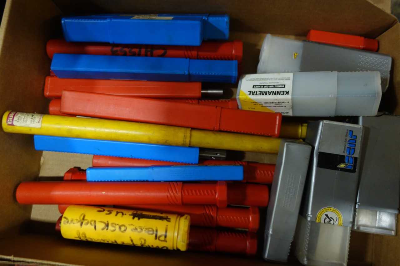 2 PALLETS OF ASSORTED TOOL HOLDERS  DRILL BITS  METALWORKING TOOLS  KENNAMETAL  HANNIBAL  DRILL MASTERS - ELECTRIC POWER TOOLS