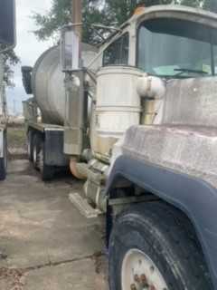 2000 MACK DM6805 READYMIX CONCRETE TRUCK - HYDRO EXCAVATOR TRUCKS
