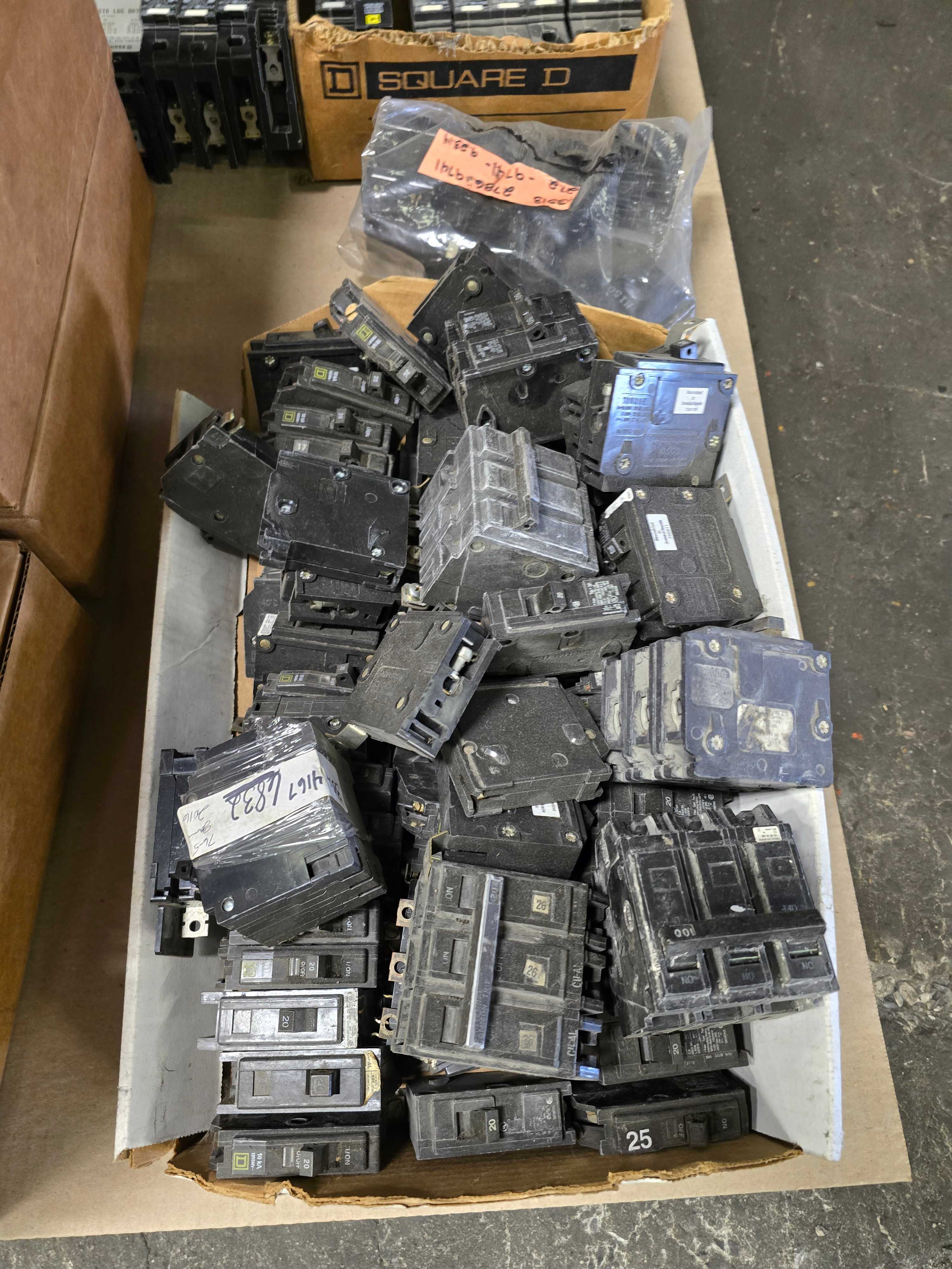 LOT OF CIRCUIT BREAKERS - INDUSTRIAL PARTS