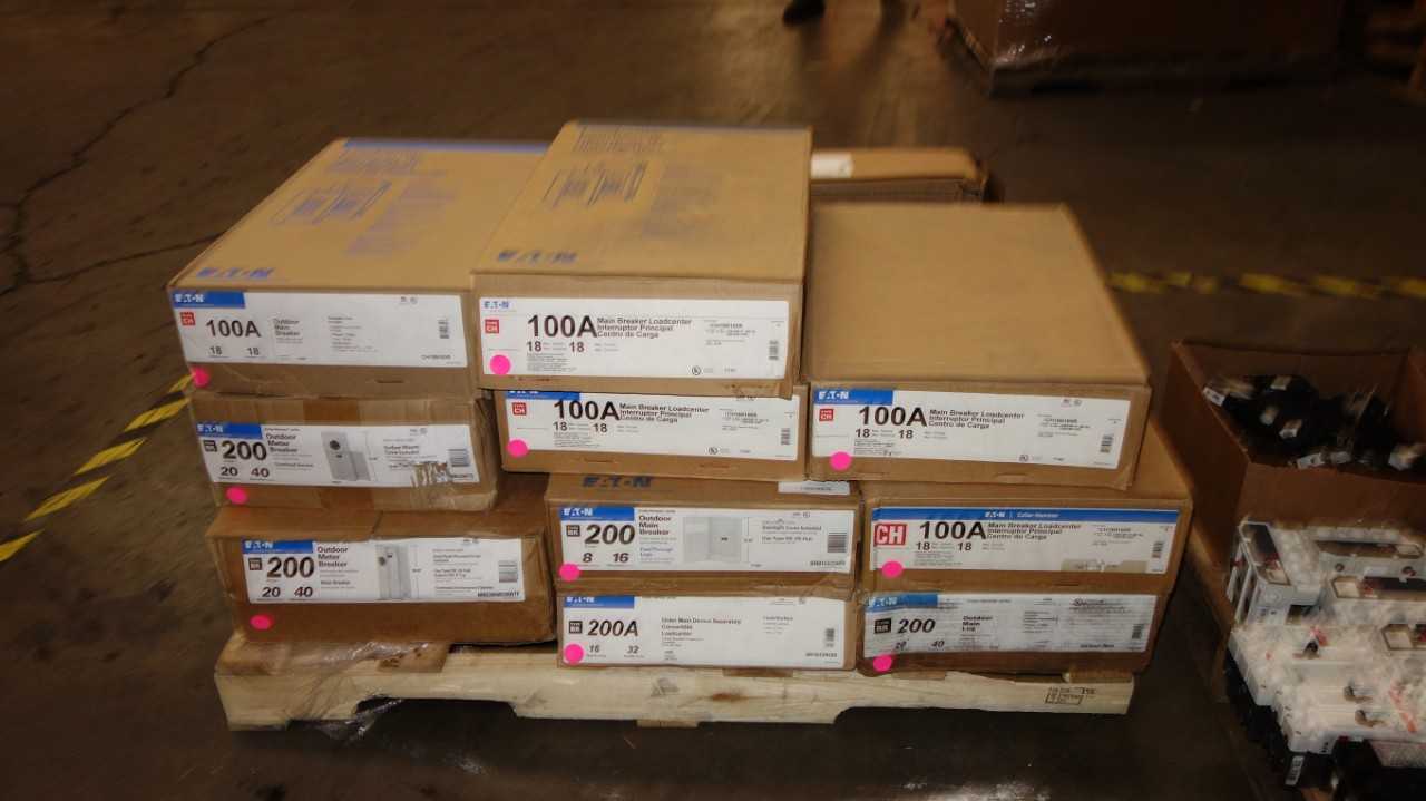1 PALLET OF ASSORTED EATON MAIN BREAKER LOADCENTERS - CIRCUIT BREAKERS