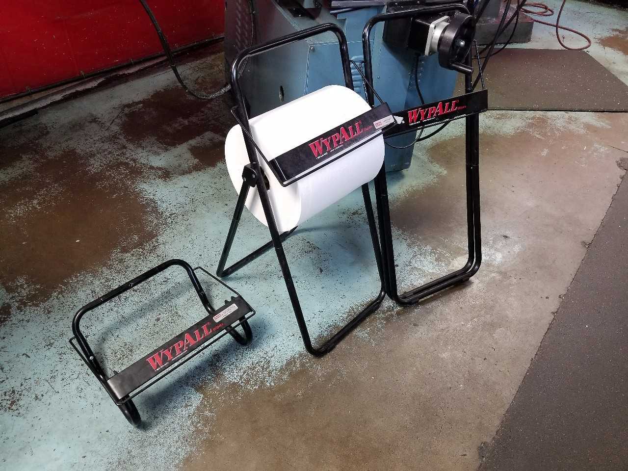 Wypall paper towel holders - MATERIAL HANDLING
