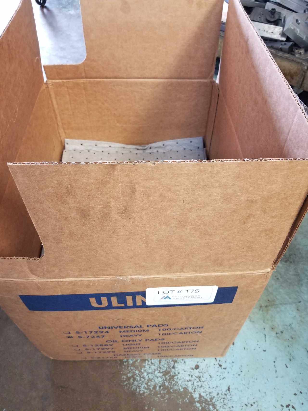 1/2 box of Oil absorbent mats - MATERIAL HANDLING 1/2 box of Oil absorbent mats - MATERIAL HANDLING