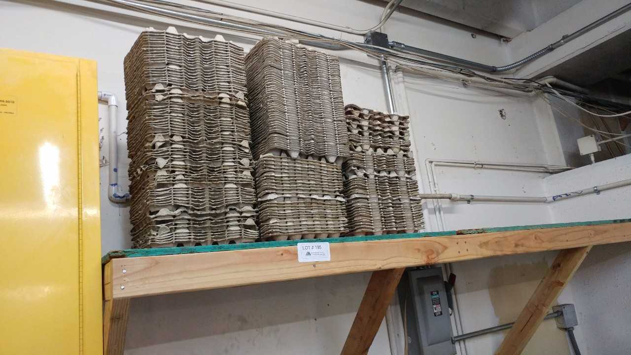 Large assortment of egg cartons - MISCELLANEOUS Large assortment of egg cartons - MISCELLANEOUS