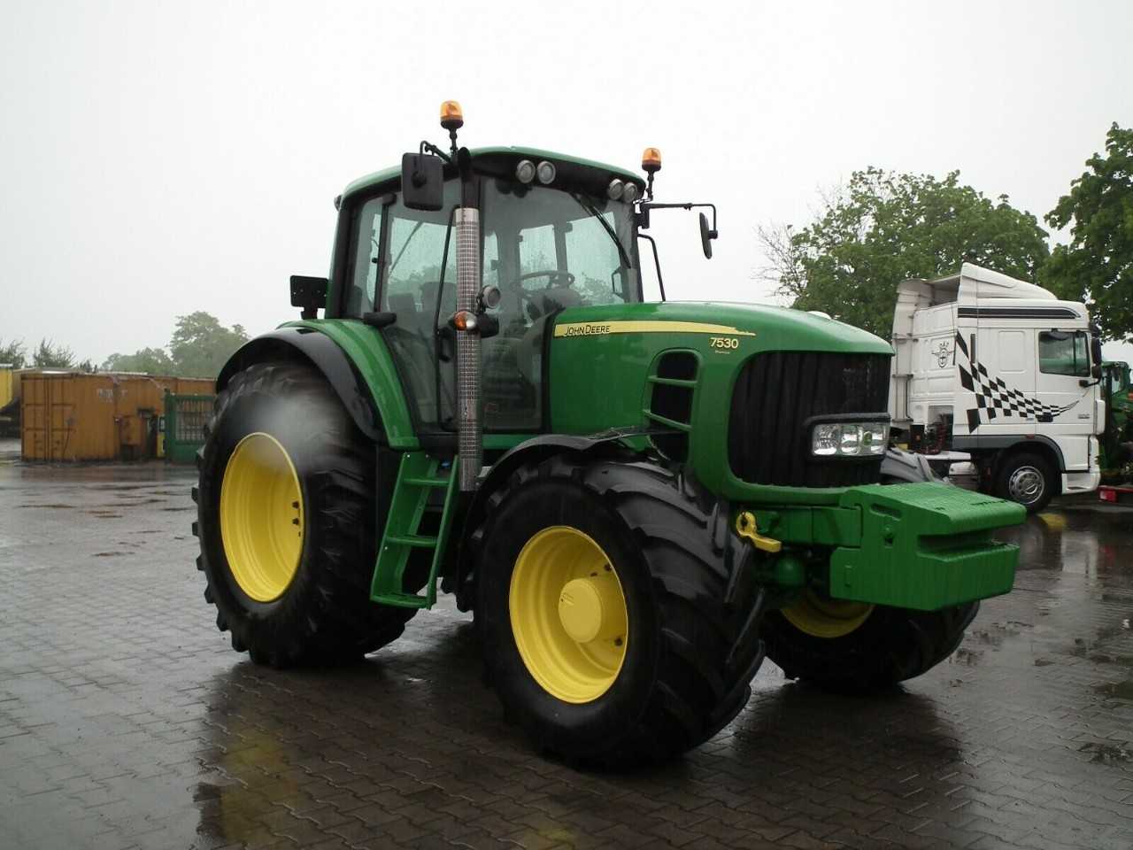 2009 John Deere 7530 PREMIUM Tractor - CONSTRUCTION EQUIPMENT