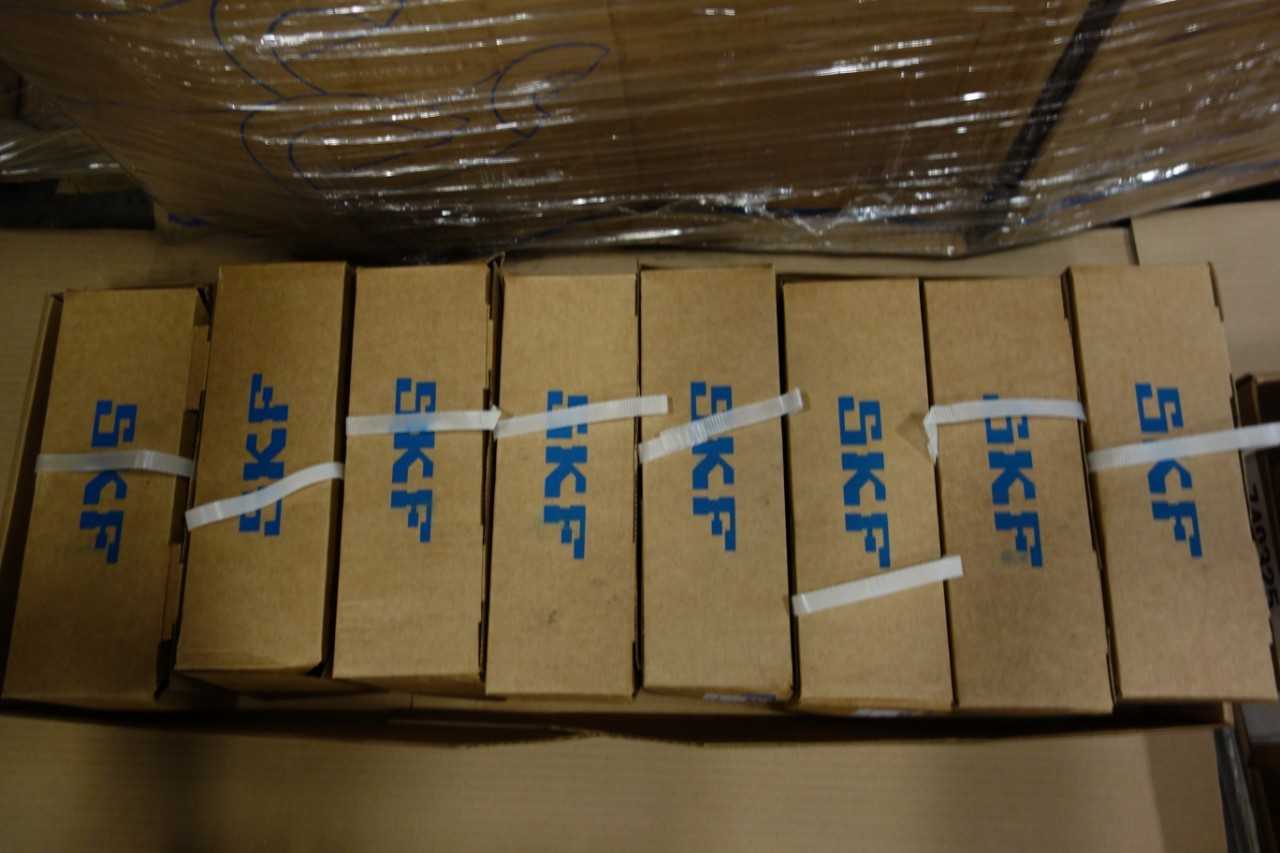 LOT OF 8 BOXES OF SKF ROLLER BEARINGS - BEARINGS