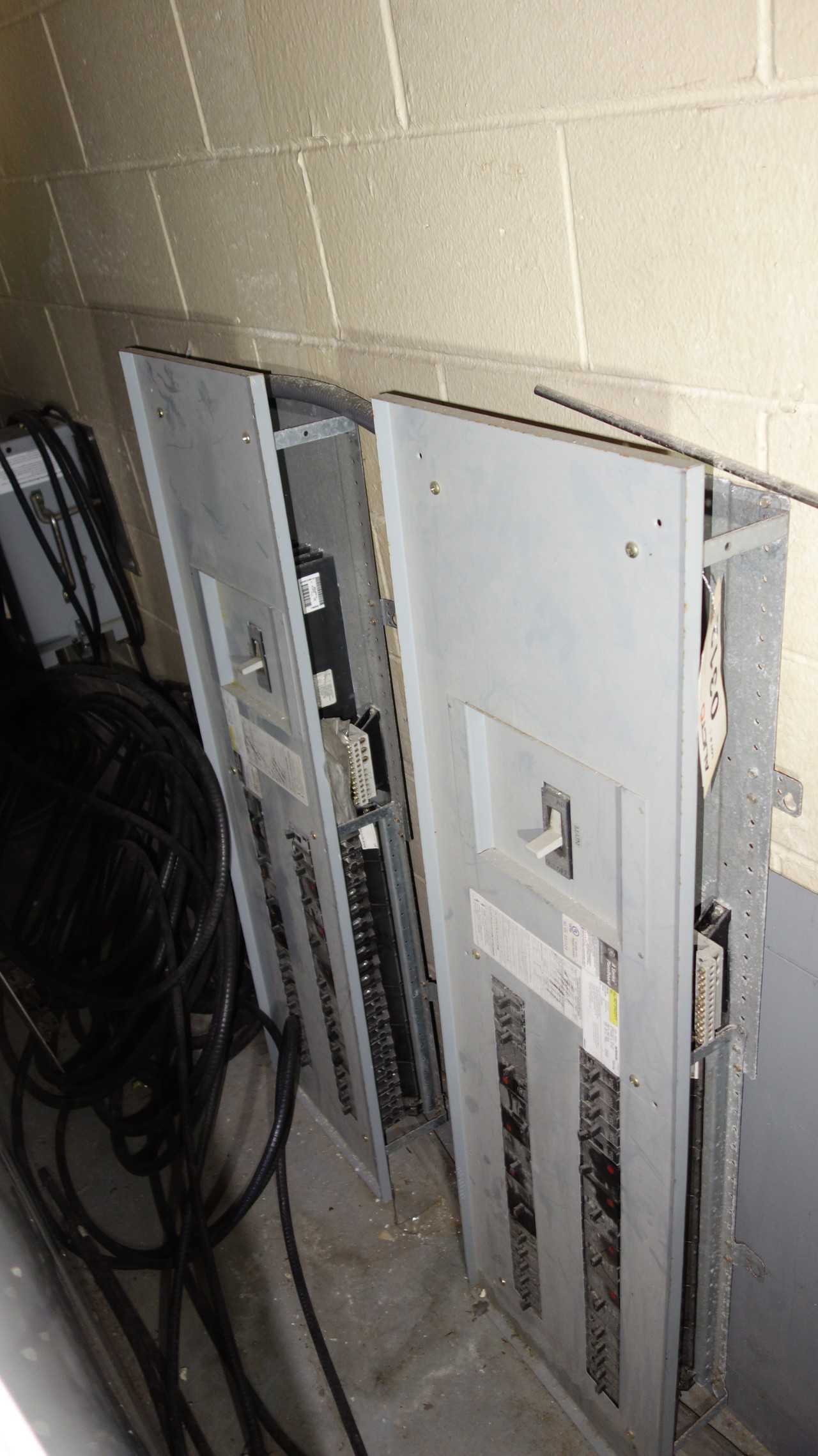 LOT OF 2 AEF3422YT 225A 480V-AC GE PANEL BOARDS (MISSING COVERS) - ELECTRICAL COMPONENTS