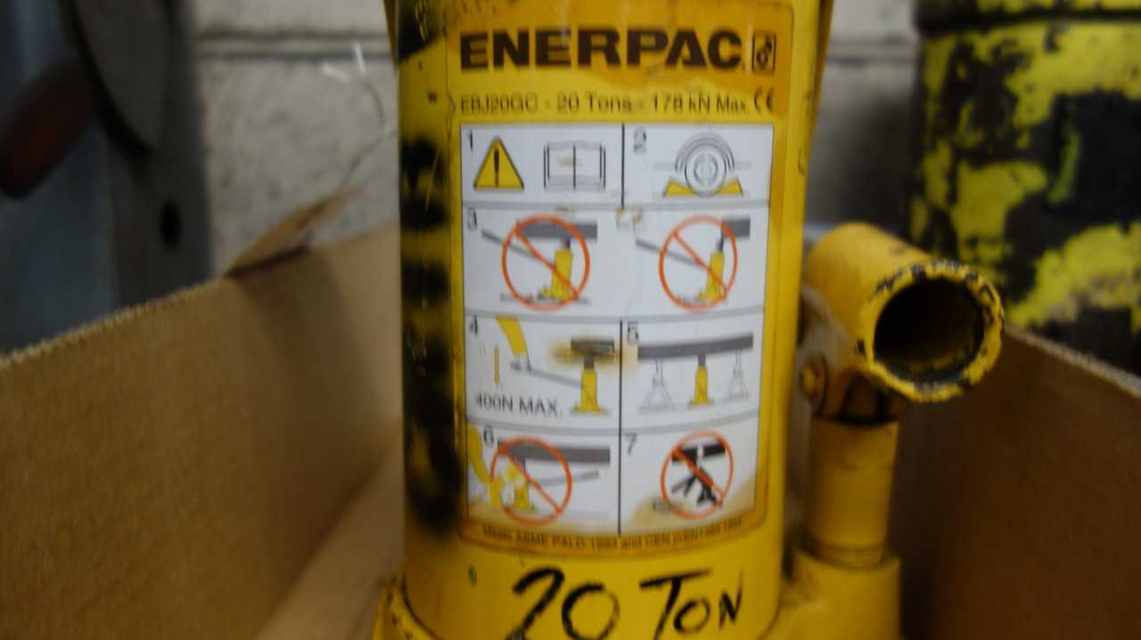 ENERPAC EBJ20GC 20 TON BOTTLE JACK - HAND TOOLS