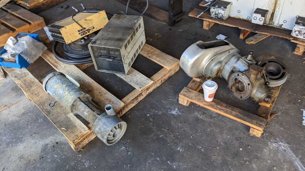 Lot of industrial contents in storage room - TOOL STORAGE