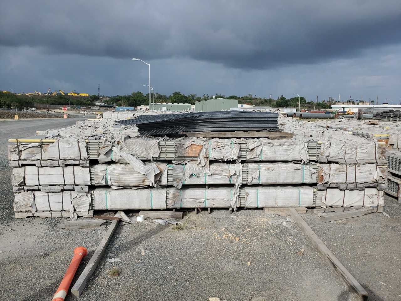 9 BUNDLES OF DURAGRID FIBERGLASS GRATING 20FT X 3FT (15 GRATINGS PER BUNDLE)