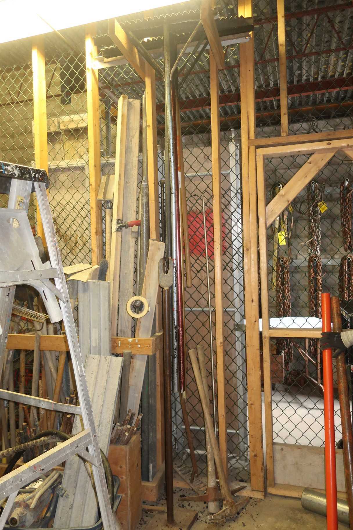 LOT OF ASSORTED ASPHALT TOOLS, PICKAXE, ASPHALT RAKE LUTE, MATTOX - ELECTRIC POWER TOOLS
