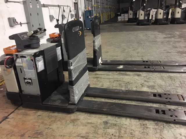 2012 CROWN PC4500-80 CENTER RIDER PALLET JACK, SUWANEE, GA - MANUAL PALLET JACKS