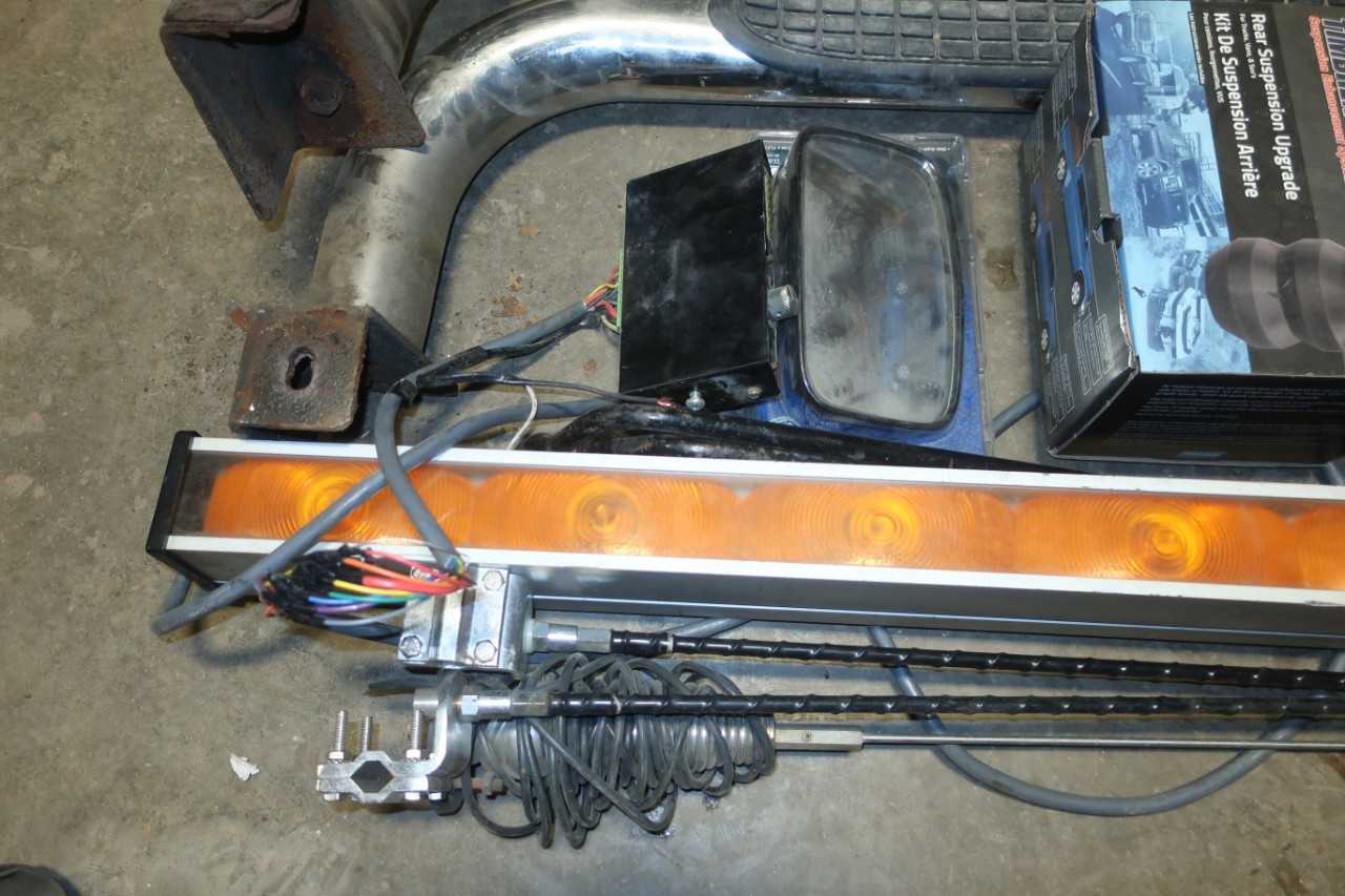 LOT OF ASSORTED TRUCK ACCESSORIES - ELECTRIC POWER TOOLS