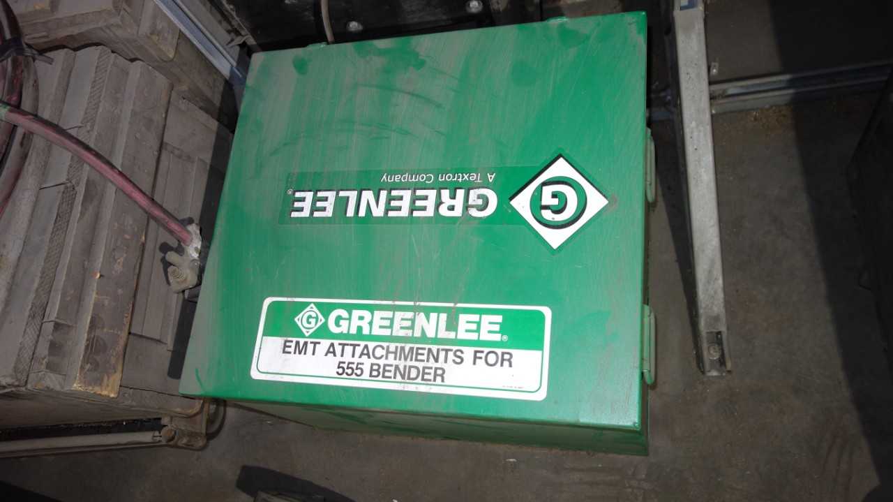 GREENLEE 1818 PIPE BENDER W/ 555 EMT ATTACHMENTS - ELECTRIC POWER TOOLS