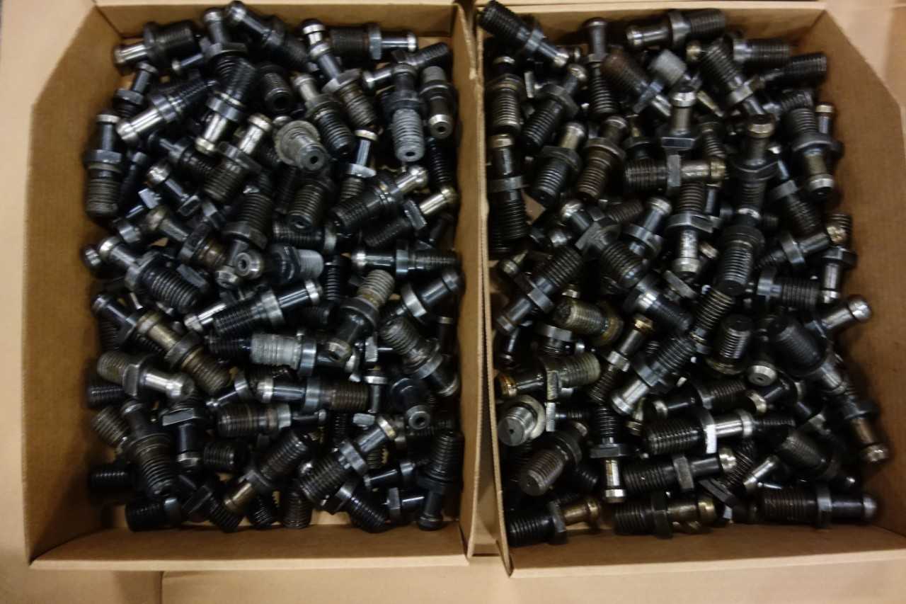 LOT OF ASSORTED PULL STUDS - TOOL HOLDERS