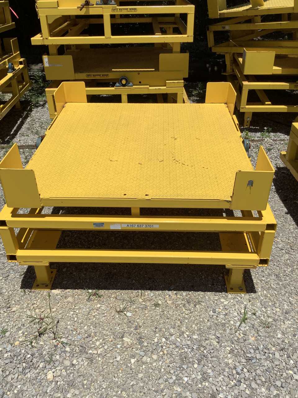 Lot of 1 Davis Machine Group Tilt table 46x49x25 - MATERIAL HANDLING