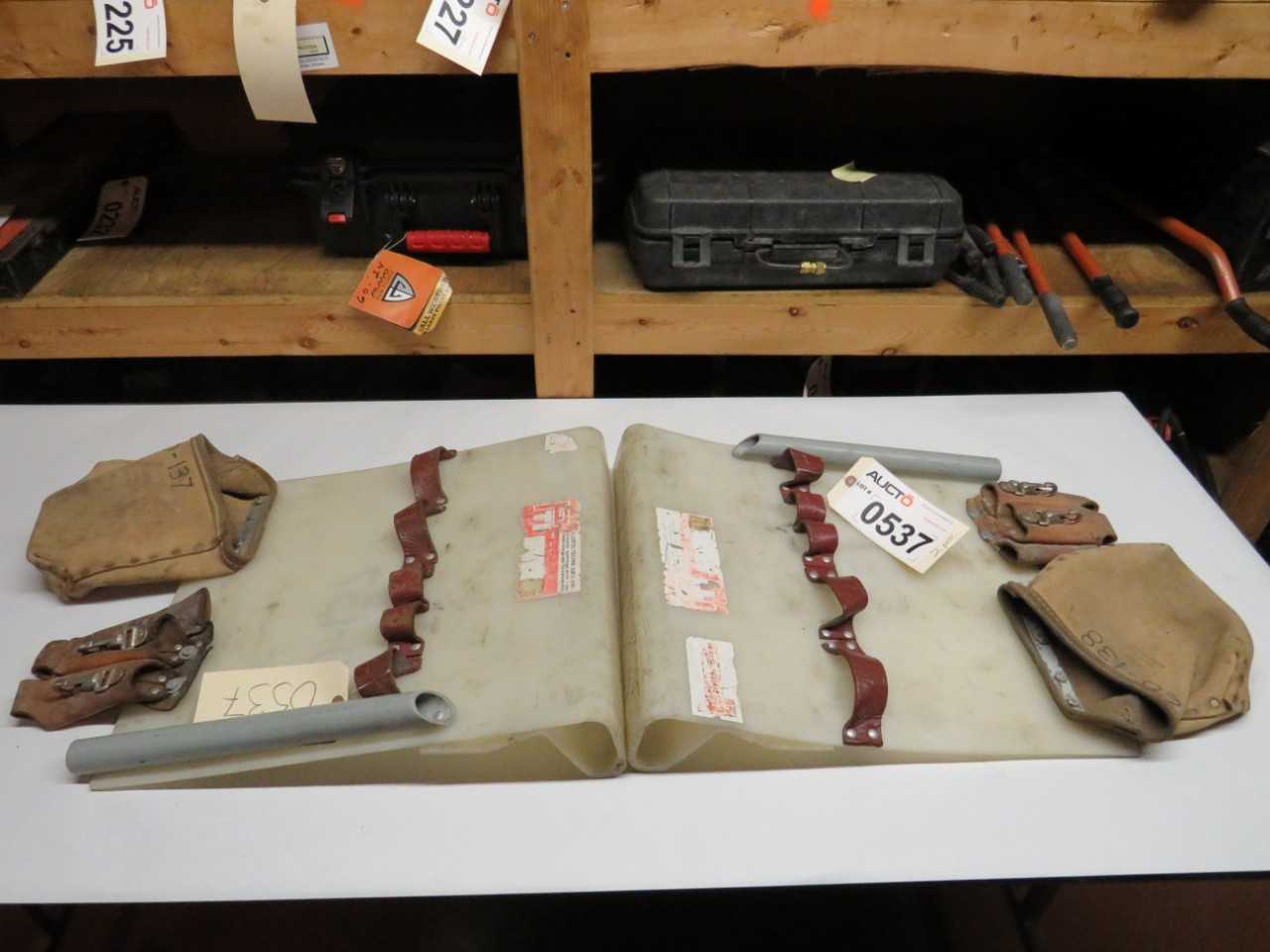 LOT OF 2 PLASTIC PORTABLE TOOL HANGERS - MATERIAL HANDLING