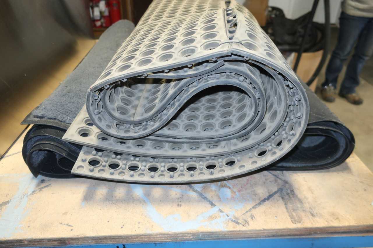 LOT OF ASSORTED RUBBER MATS - MISCELLANEOUS