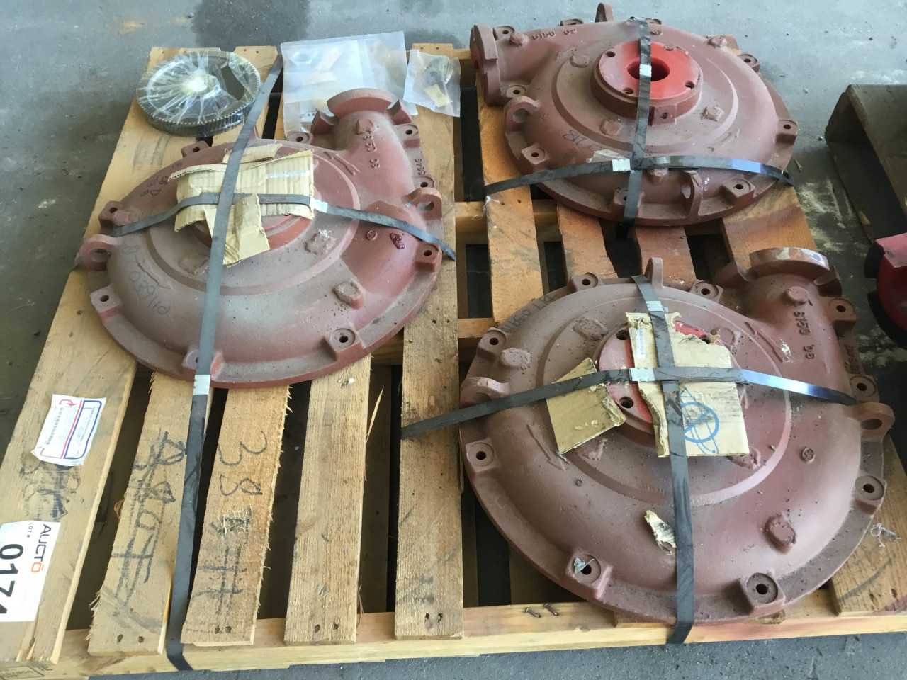 A lot of three Suction Side Shell Halves A-6-5 PMP and one Lghtn Mxr Change Gear Kit - MISCELLANEOUS