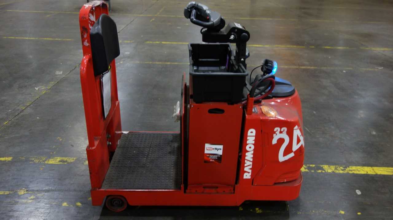 RAYMOND 8610 24V-DC 1500LBS TOW TRACTOR (FULLY OPERATIONAL - DOES NOT INCLUDE CHARGER) - MATERIAL HANDLING