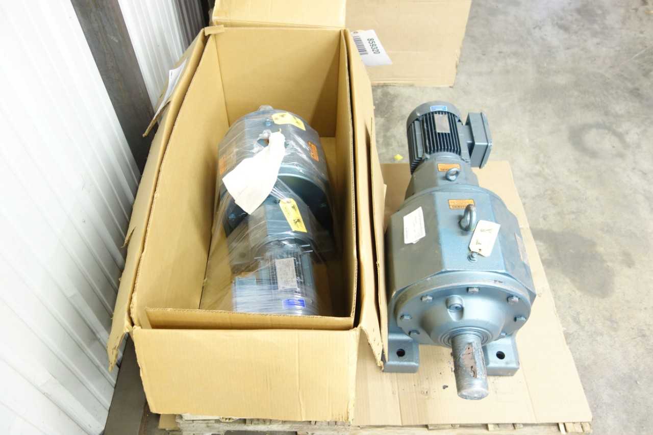 LOT OF 2 SEW EURODRIVE GEAR MOTORS - GEAR REDUCERS