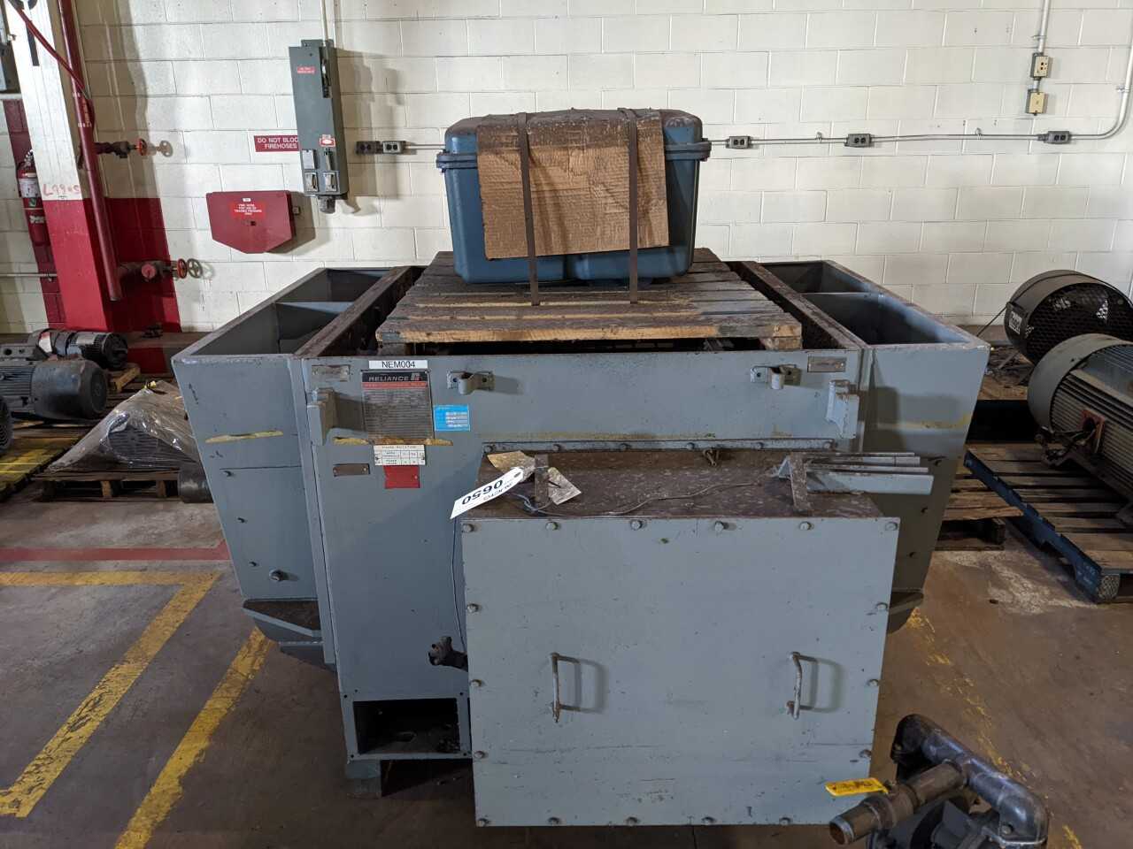 RELIANCE 8040 800HP 4165V-AC AC MOTOR - ELECTRIC MOTORS
