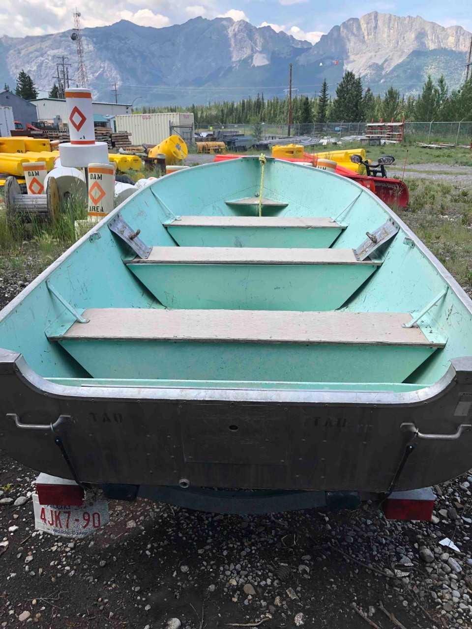 Lund boat with Karavan trailer -