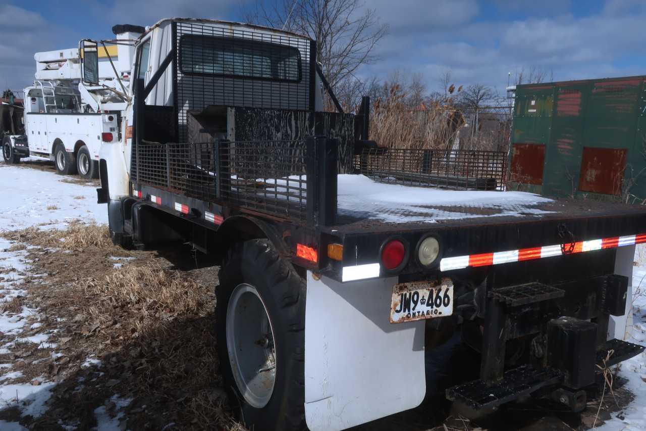 1979 FORD F700 WINCH TRUCK WITH V8 GAS ENGINE - HYDRO EXCAVATOR TRUCKS