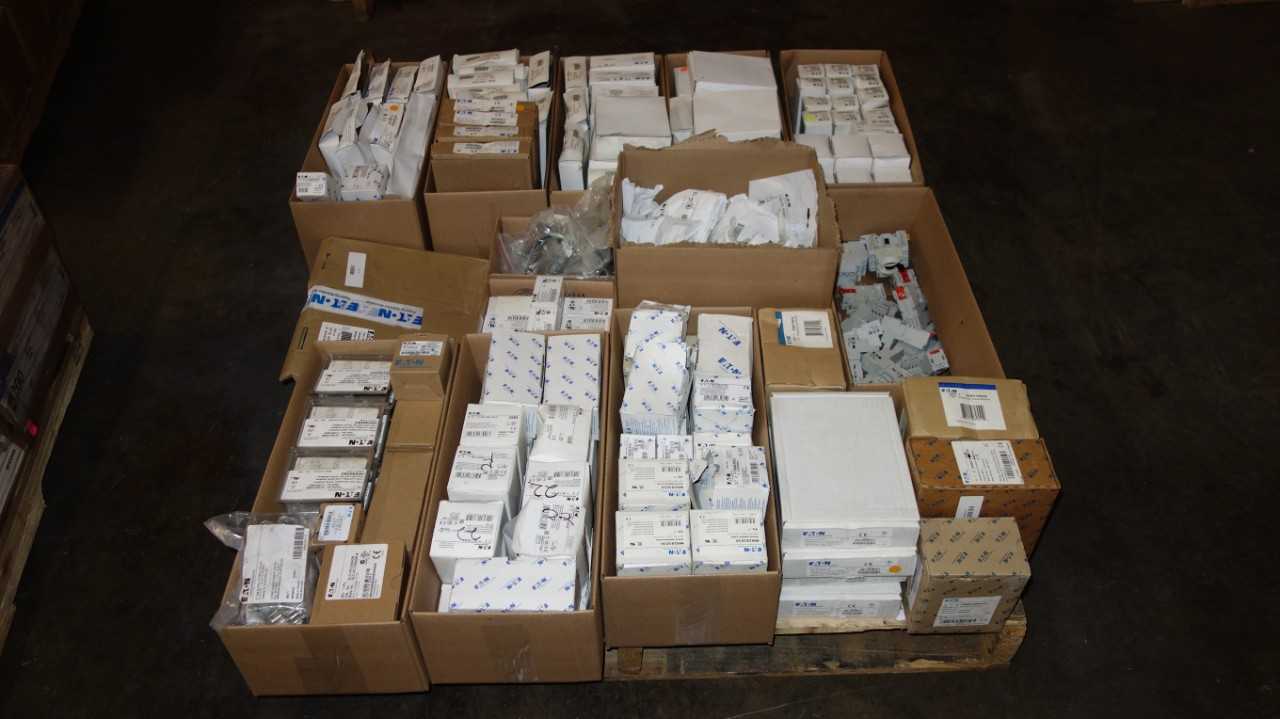 1 PALLET OF ASSORTED EATON ELECTRIC PARTS, RELAYS, SENSORS - ELECTRICAL COMPONENTS