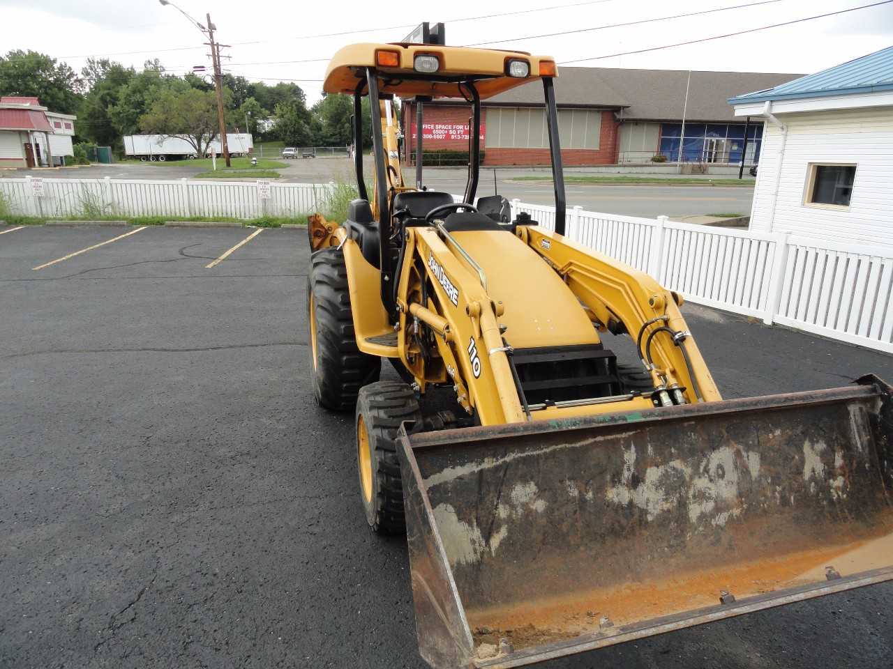 John Deere 110 Backhoe & Loader 4 x 4 drive-564 hours-Premier Condition - LOADERS