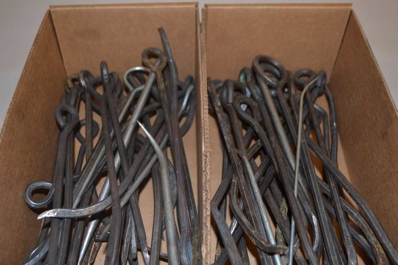 LOT OF ASSORTED CURVED PICKS  - MISCELLANEOUS