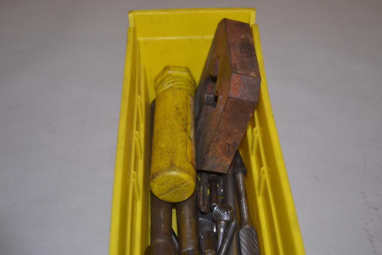 LOT OF ASSORTED TOOLS - MISCELLANEOUS