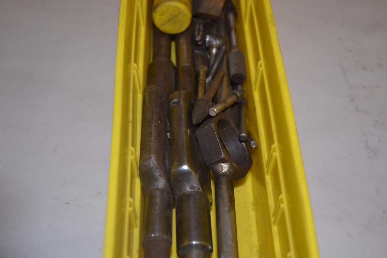 LOT OF ASSORTED TOOLS - MISCELLANEOUS