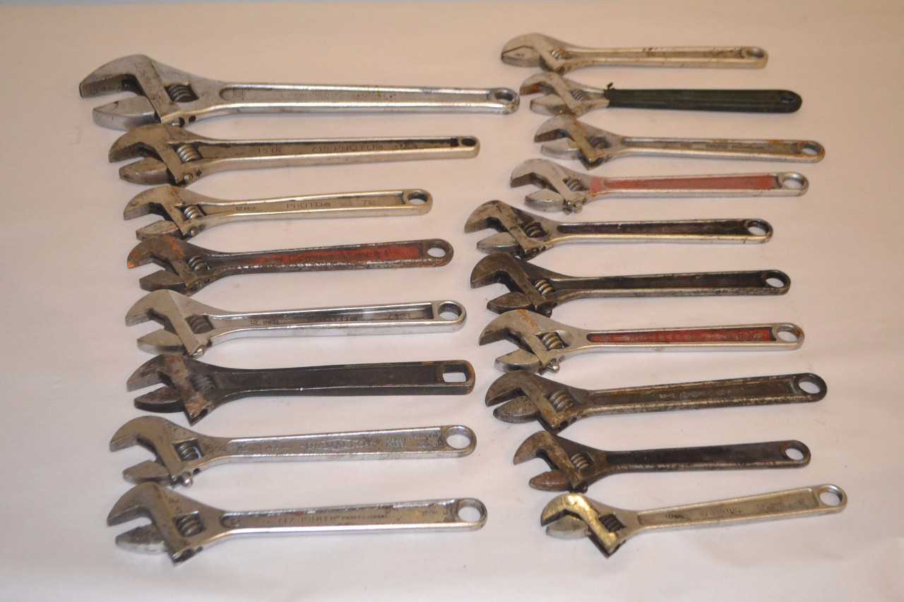 LOT OF ASSORTED CRESCENT WRENCHES - MISCELLANEOUS