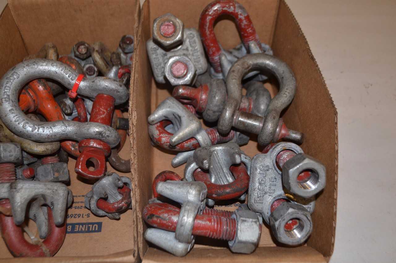 LOT OF ASSORTED ROPE/WIRE CLIPS AND SCREWPIN SHACKLES - MISCELLANEOUS