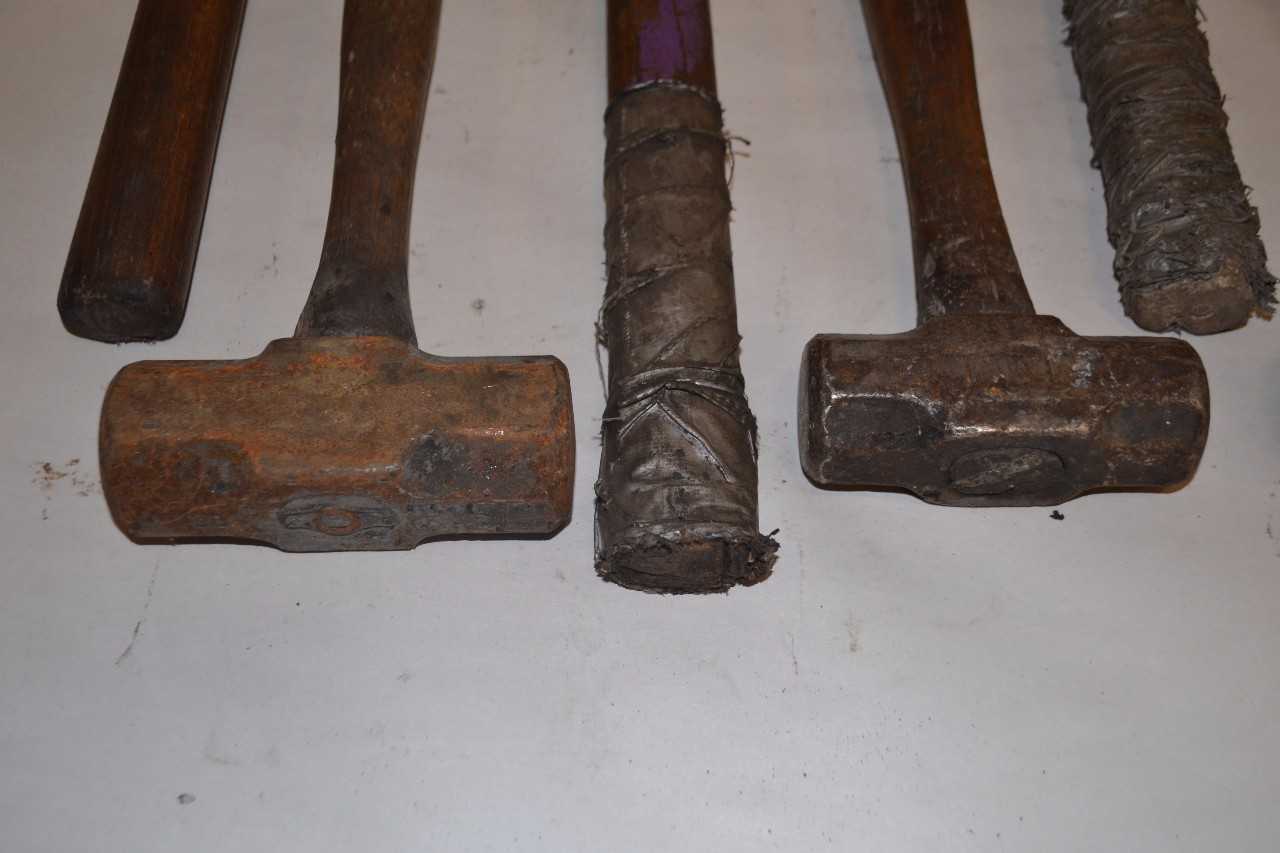 LOT OF 8 ASSORTED SLEDGEHAMMERS - MISCELLANEOUS