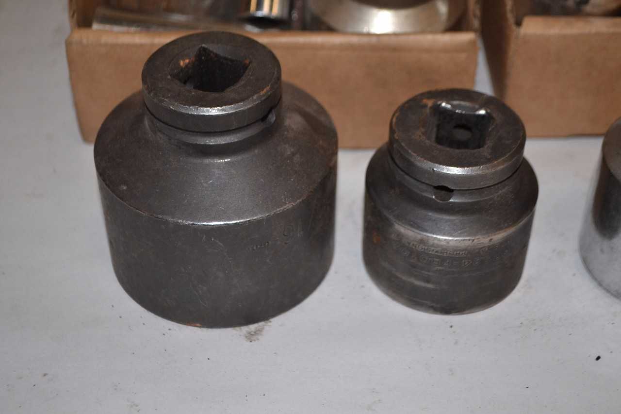 LOT OF ASSORTED SOCKETS 3/16-2-3/16 - MISCELLANEOUS