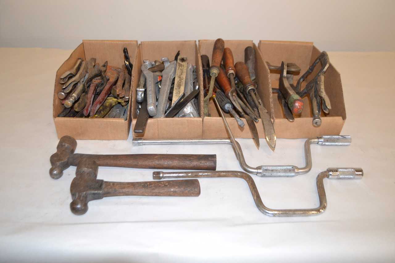 LOT OF ASSORTED HAND TOOLS - MISCELLANEOUS
