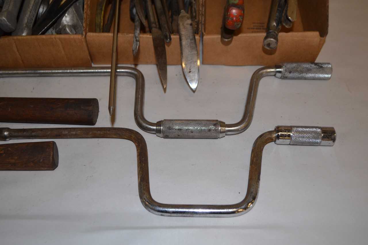 LOT OF ASSORTED HAND TOOLS - MISCELLANEOUS