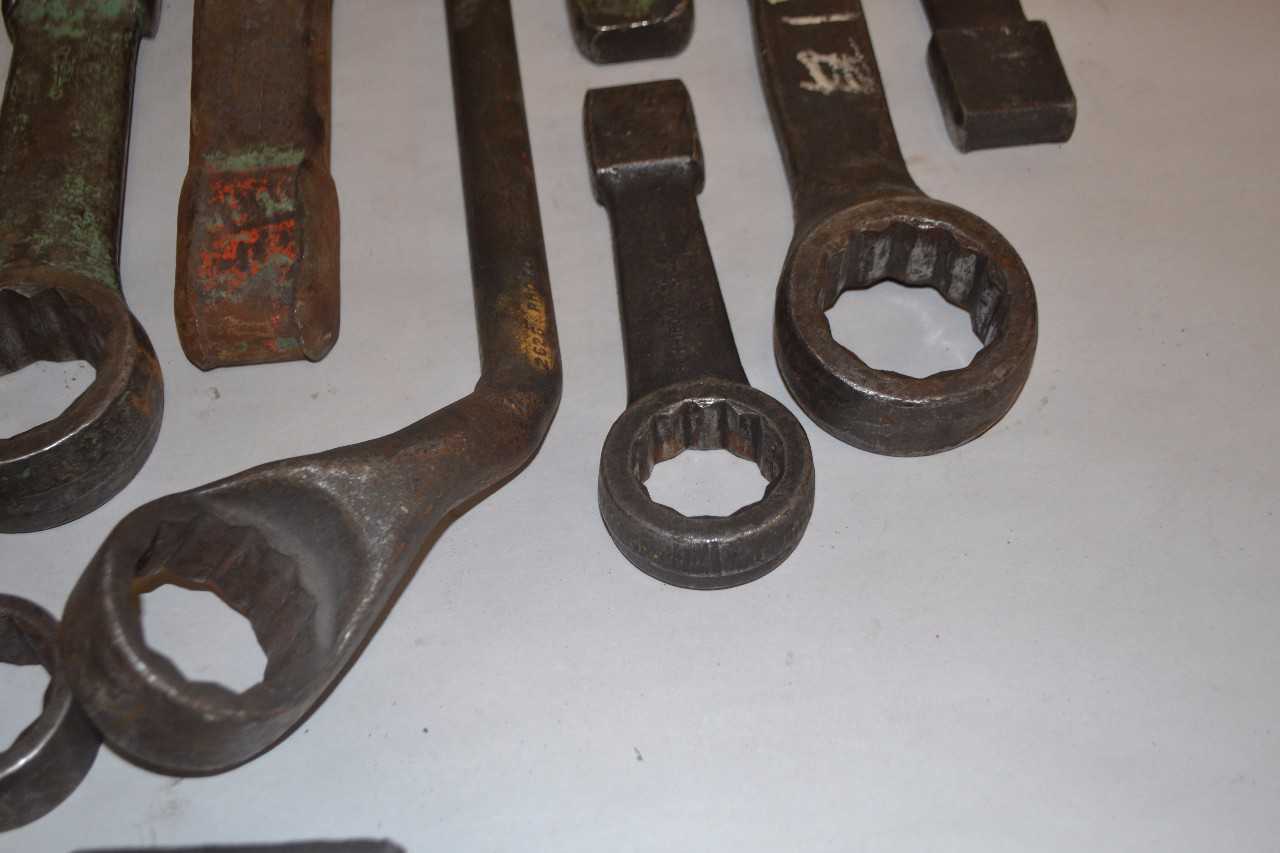 LOT OF ASSORTED STRIKE WRENCHES - MISCELLANEOUS