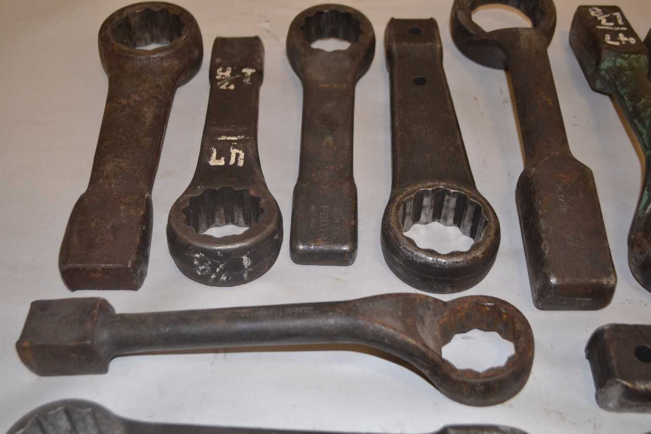 LOT OF ASSORTED STRIKE WRENCHES - MISCELLANEOUS
