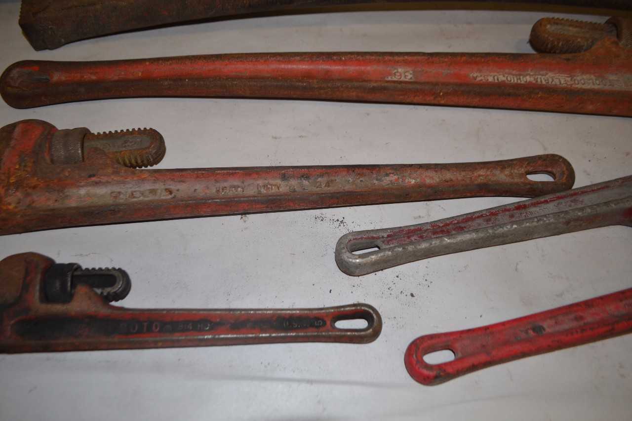 LOT OF ASSORTED PIPE WRENCHES - MISCELLANEOUS