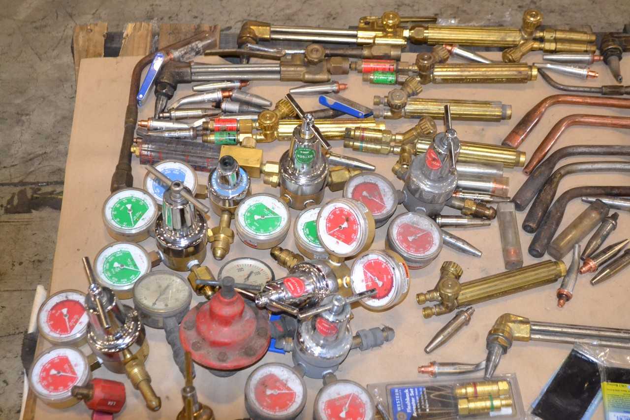 LOT OF ASSORTED WELDING EQUIPMENT - MISCELLANEOUS